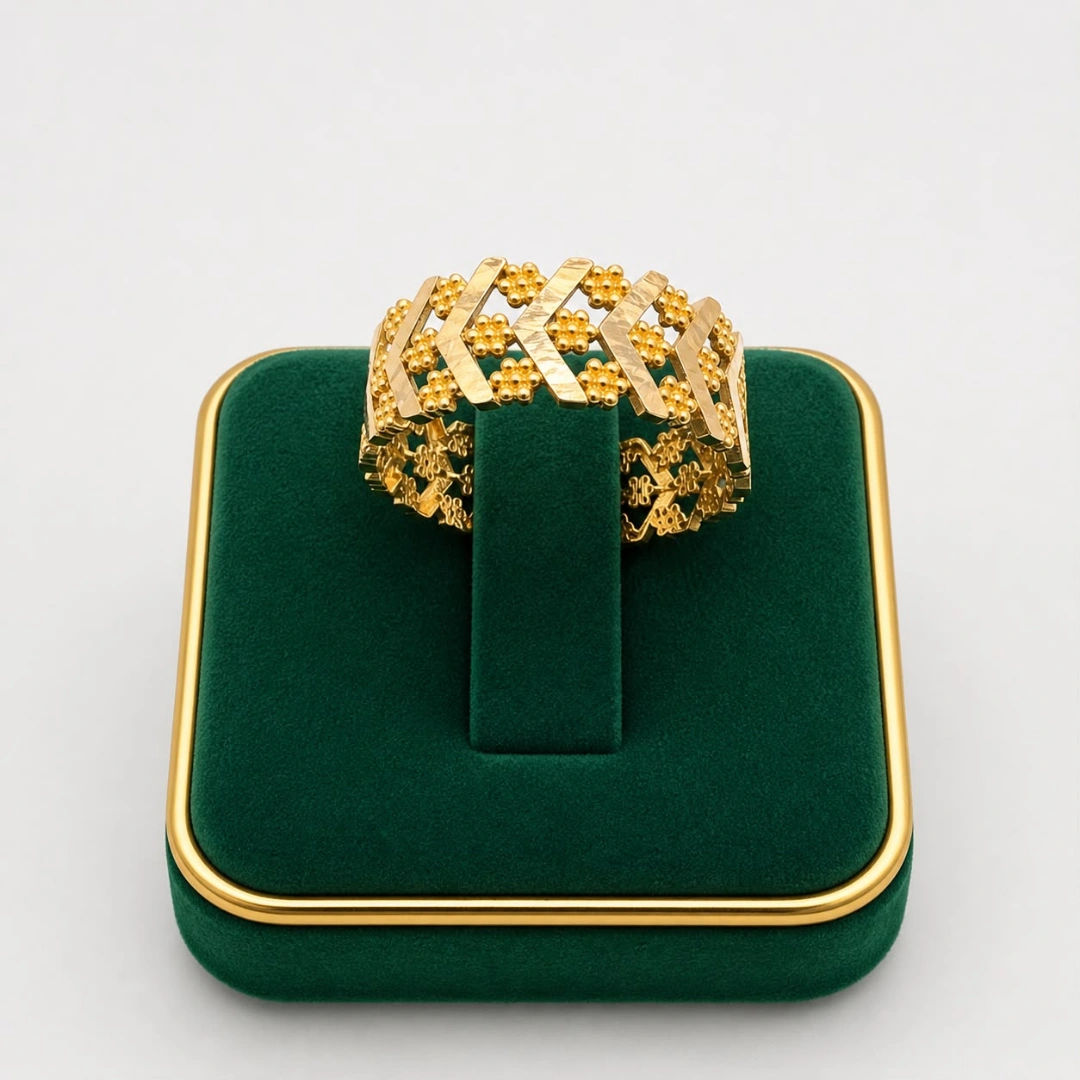 دبلة ذهب عيار 21 وزن 1.80 جرام شركة نواعم دعاء للذهب (2) دبلة ذهب عيار 21 وزن 1.80 جرام - الصورة 1
