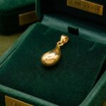⁦تعليقه دمعه عيار 18 الوزن 0.97 جرام⁩ - الصورة ⁦2⁩