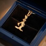 ⁦نعليقه باني الارنب عيار 18 الوزن 0.76 جرام⁩ - الصورة ⁦3⁩