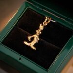 نعليقه باني الارنب عيار 18 الوزن 0.76 جرام